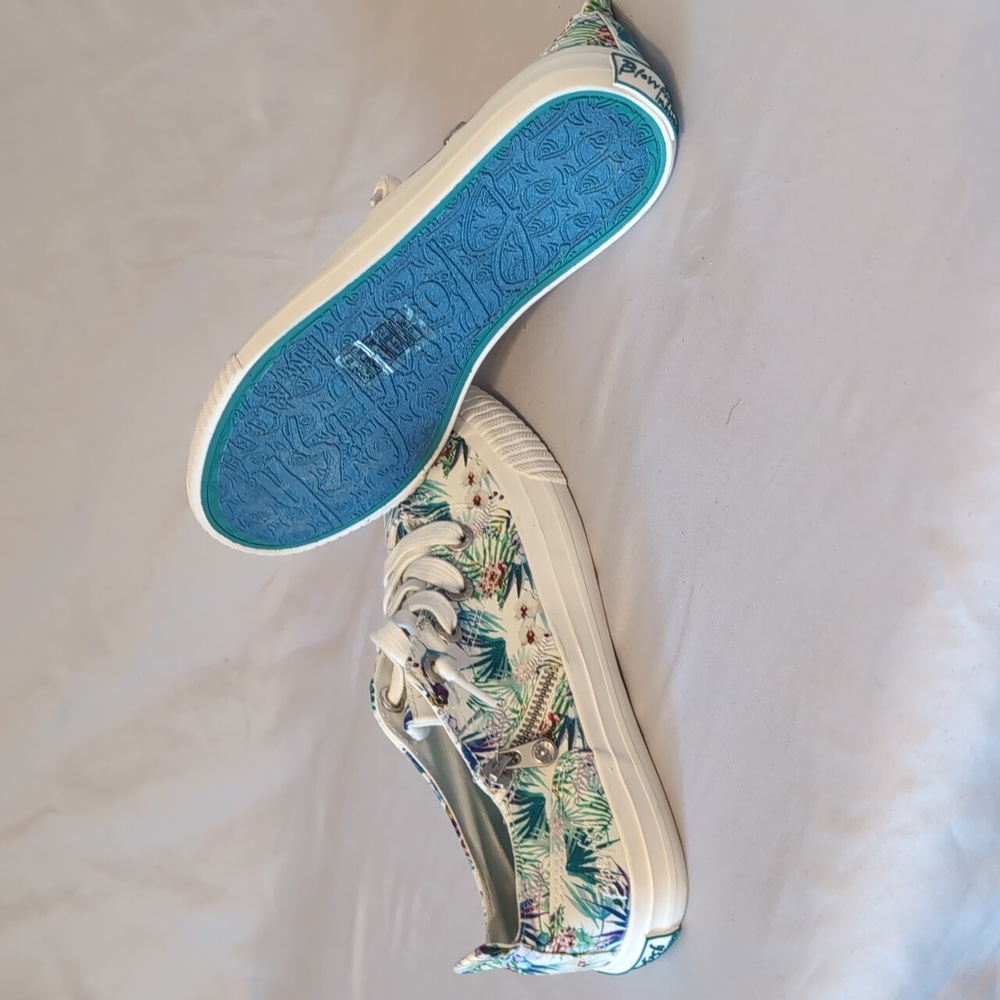 Blowfish new without tag. Never worn - Picture 2 of 3
